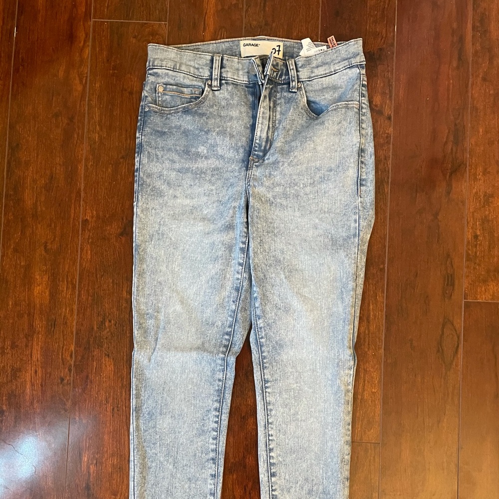 Light wash skinny jeans